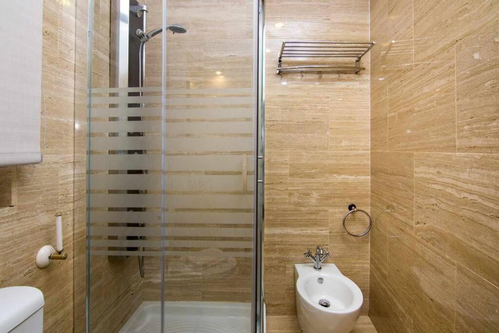 Eco Center Granatensis Catedral 2 Habitaciones Free Parking グラナダ エクステリア 写真