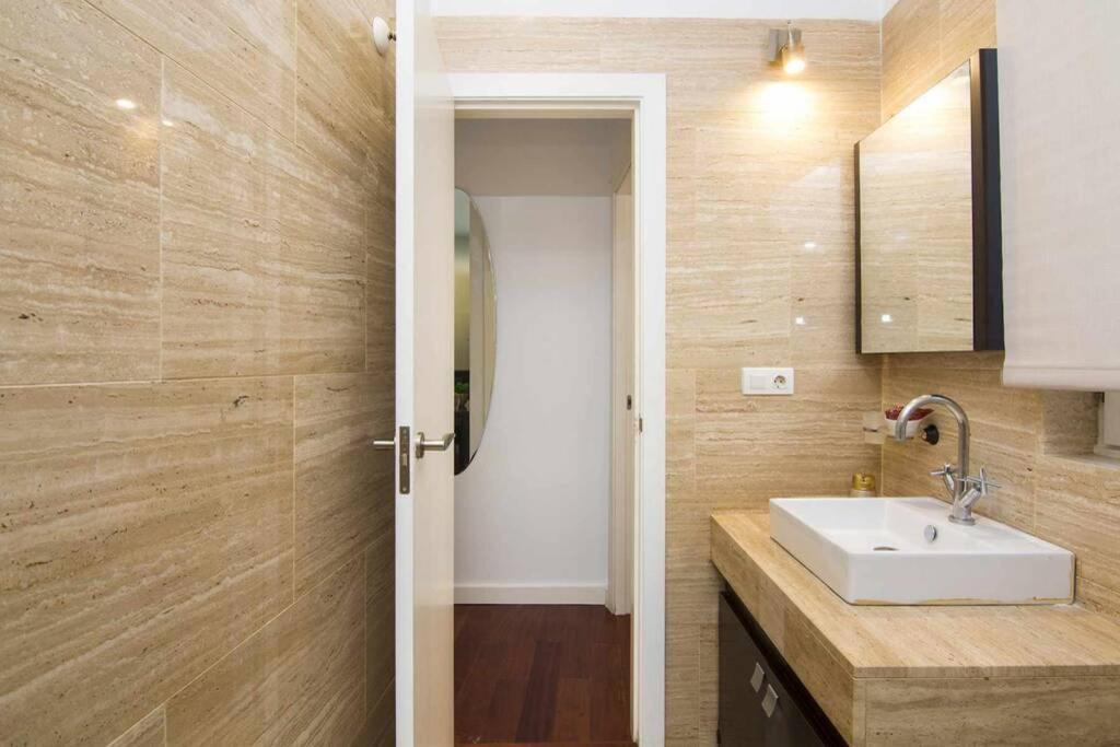 Eco Center Granatensis Catedral 2 Habitaciones Free Parking グラナダ エクステリア 写真